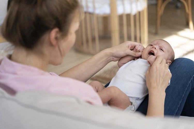 Doğum izni 24 haftaya &ccedil;ıktı, sosyal yardımlar genişledi! Yeni yasa y&uuml;r&uuml;rl&uuml;kte
