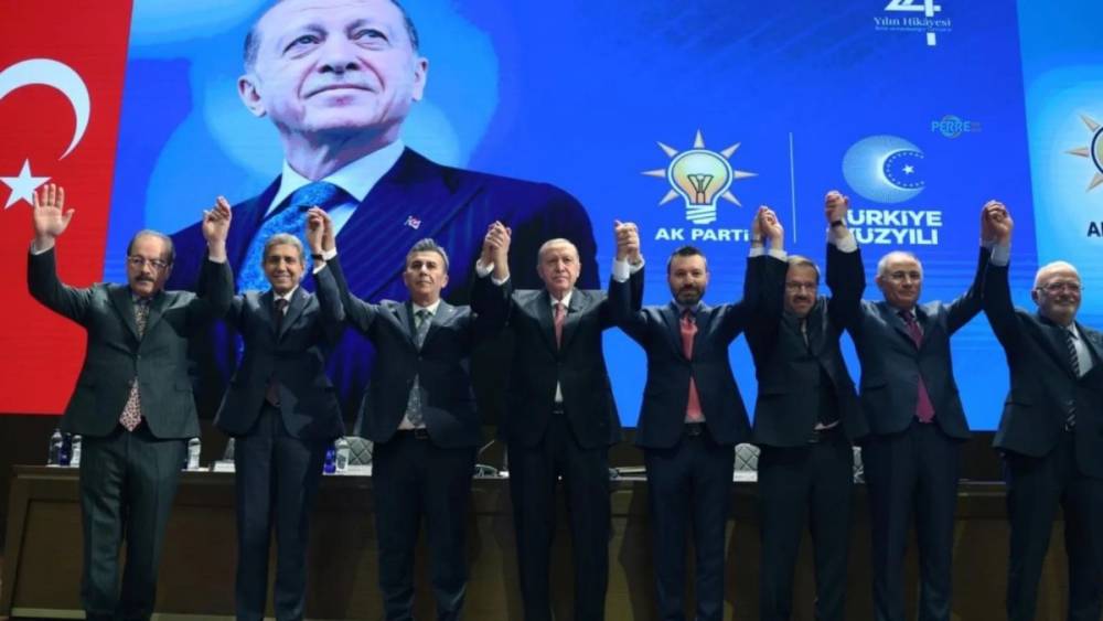 AK Parti, 2024'te kaybettiği &uuml;&ccedil; belediyeyi se&ccedil;ime girmeden geri kazandı 