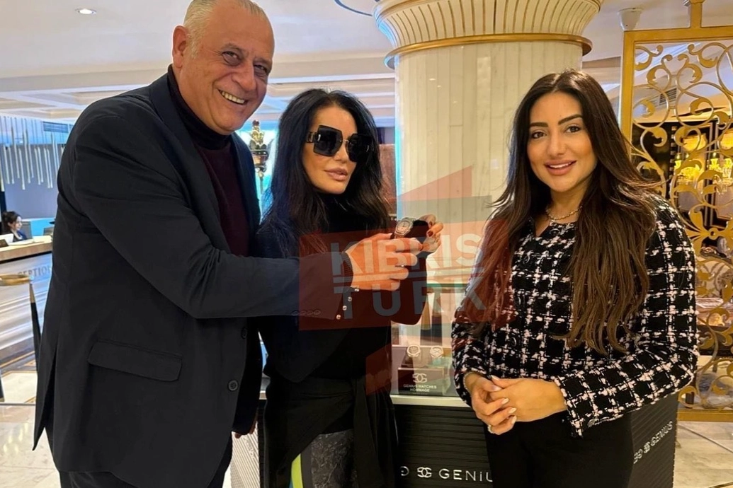 Kıbrıs'ın Topuklu Efesi &Ouml;zge Taşkar Falyalı'dan Zarif Jest