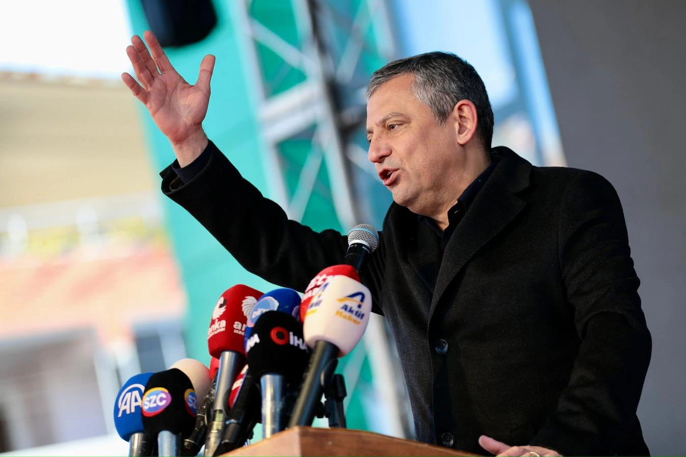 Manisa'da &Ouml;zg&uuml;r &Ouml;zel'den toplu a&ccedil;ılışlar