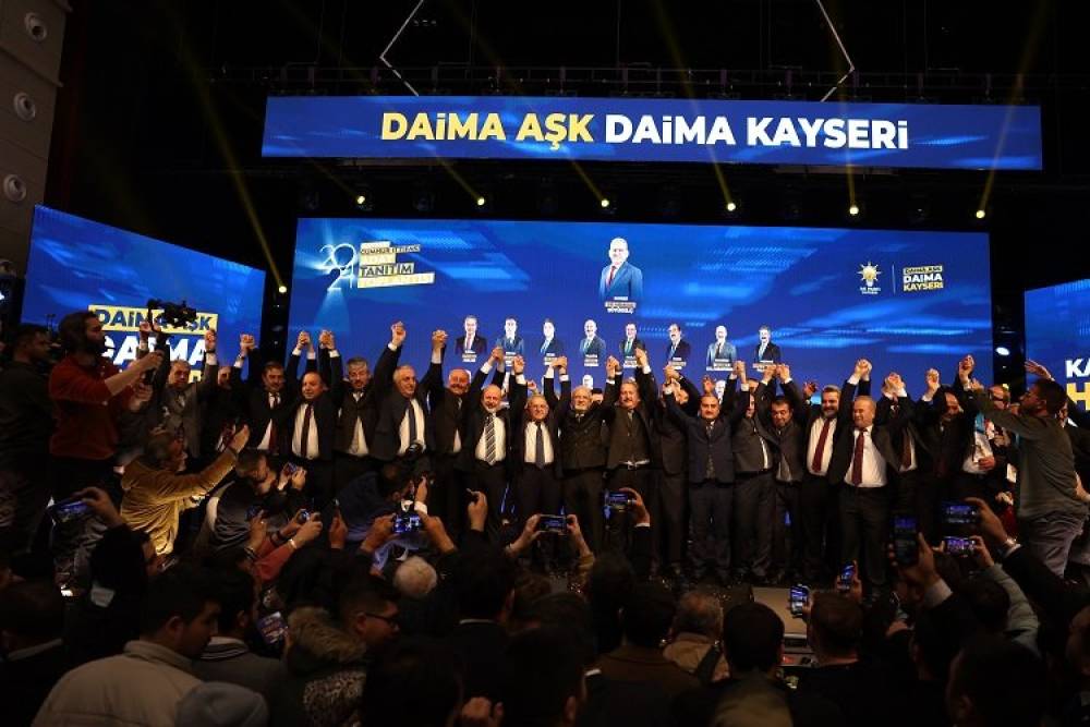 Kayseri belediye başkan adaylarından gövde gösterisi