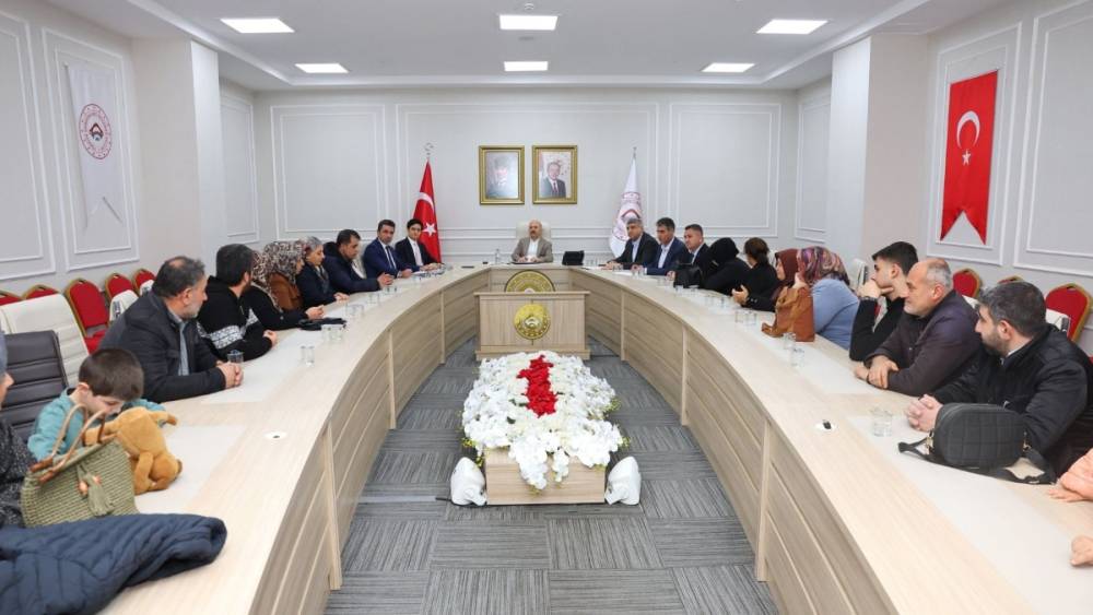 Vali Varol, iş arayan vatandaşları kabul etti 