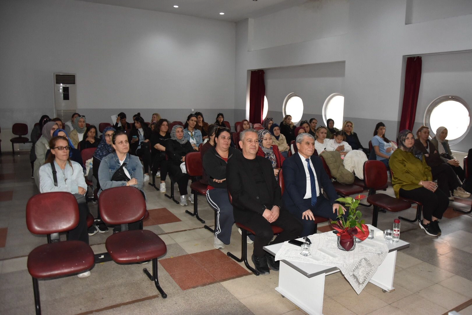 Manisa Yunusemre&rsquo;de aile eğitimleri programı devam ediyor