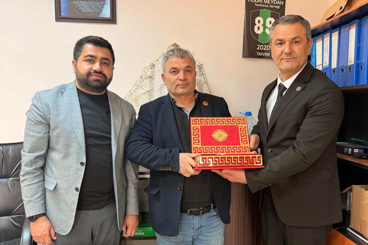İzmit Belediyesi muhtarları mutlu g&uuml;nlerinde unutmuyor