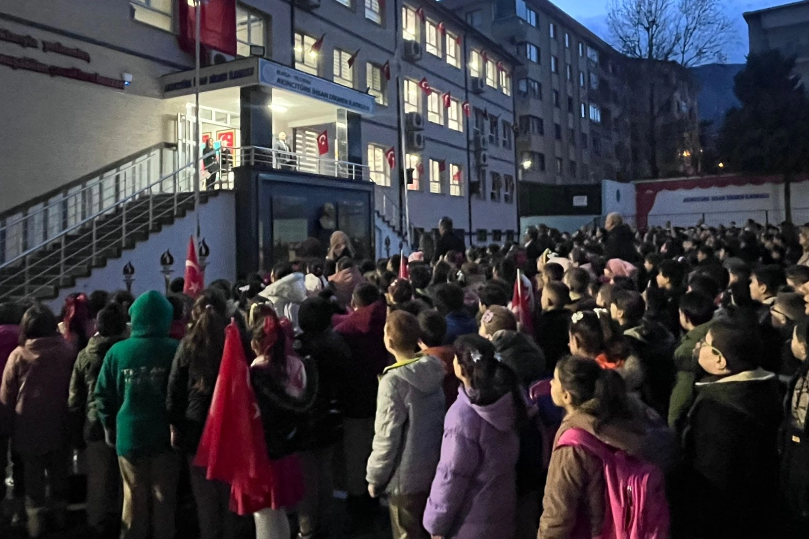 Bursa'da deprem şehitleri i&ccedil;in saygı duruşu