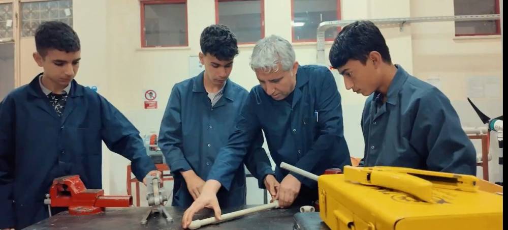 At&ouml;lyeden Geleceğe: Gen&ccedil;ler &Uuml;reterek &Ouml;ğreniyor  - Videolu Haber