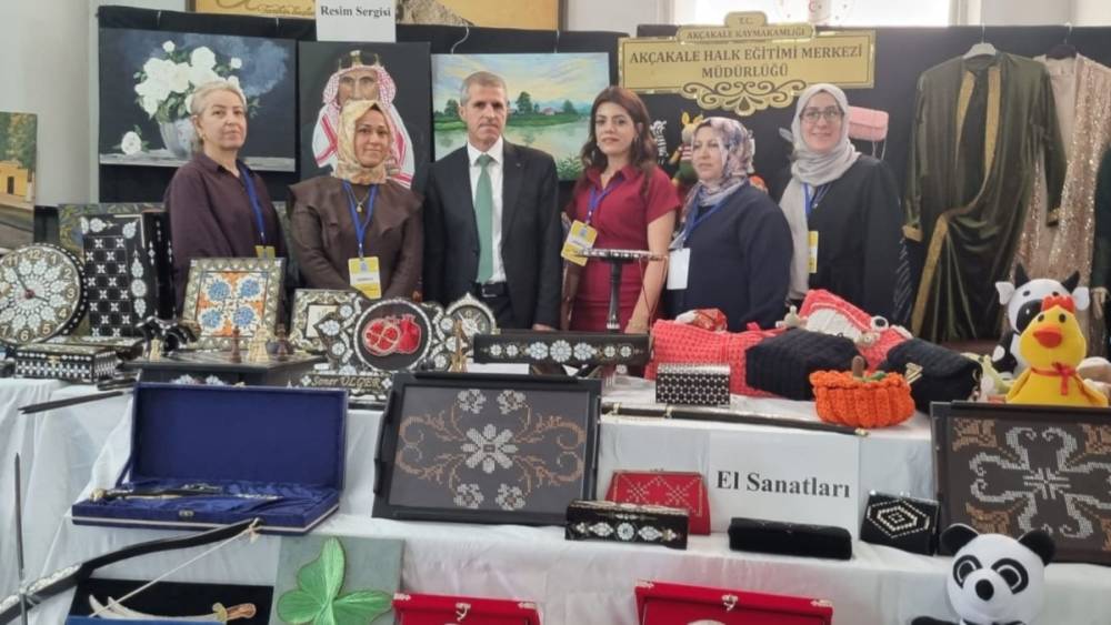 Ak&ccedil;akale&rsquo;de Halk Eğitim kursları yıl sonu sergisi b&uuml;y&uuml;k beğeni topladı 