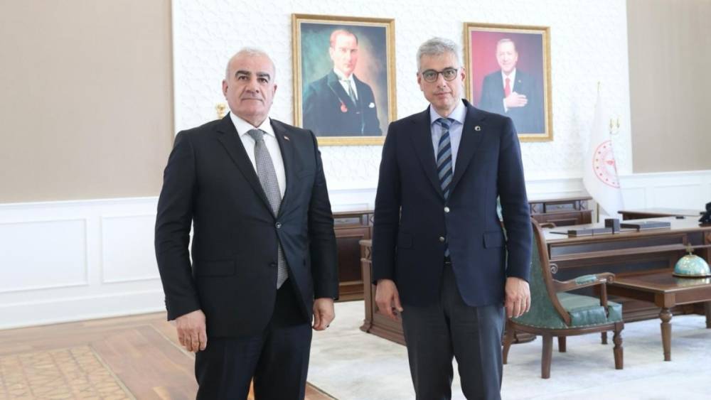 Milletvekili H&uuml;seyin &Ouml;zhan&rsquo;dan Sağlık Bakanı Memişoğlu&rsquo;na ziyaret 