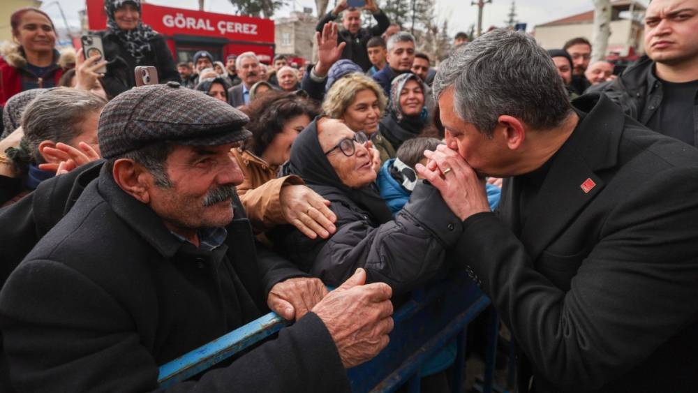 CHP Genel Başkanı &Ouml;zg&uuml;r &Ouml;zel G&ouml;lbaşı&rsquo;nda: &lsquo;Depremde siyaset ve parti ayrımı olmaz' 