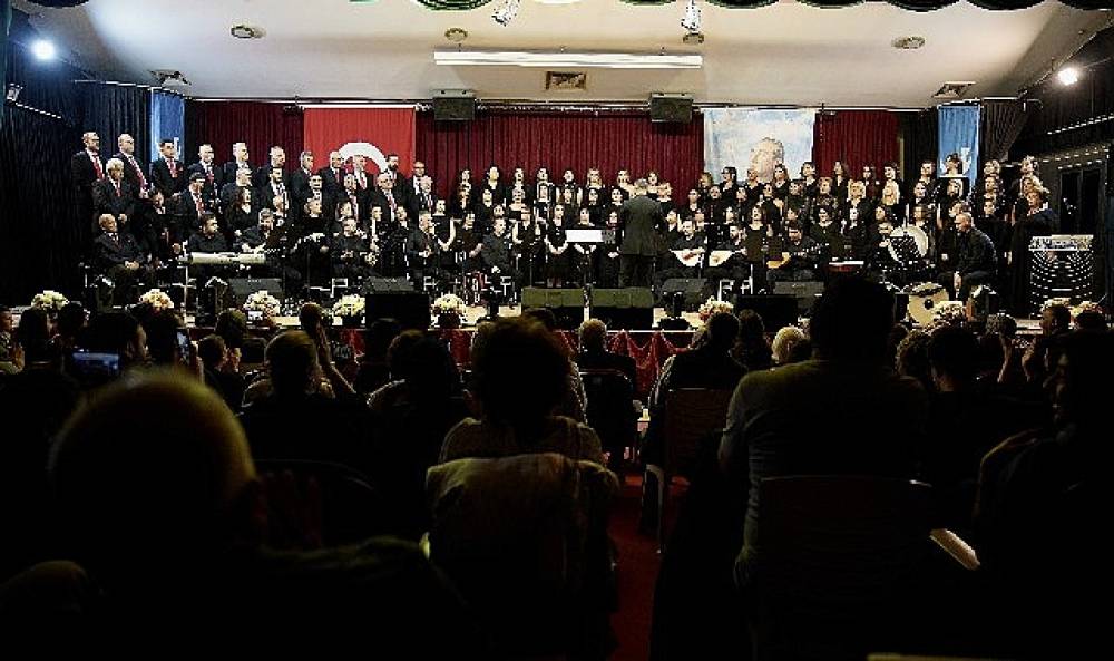 Aliağa'da T&uuml;rk Halk M&uuml;ziği R&uuml;zg&acirc;rı Esti