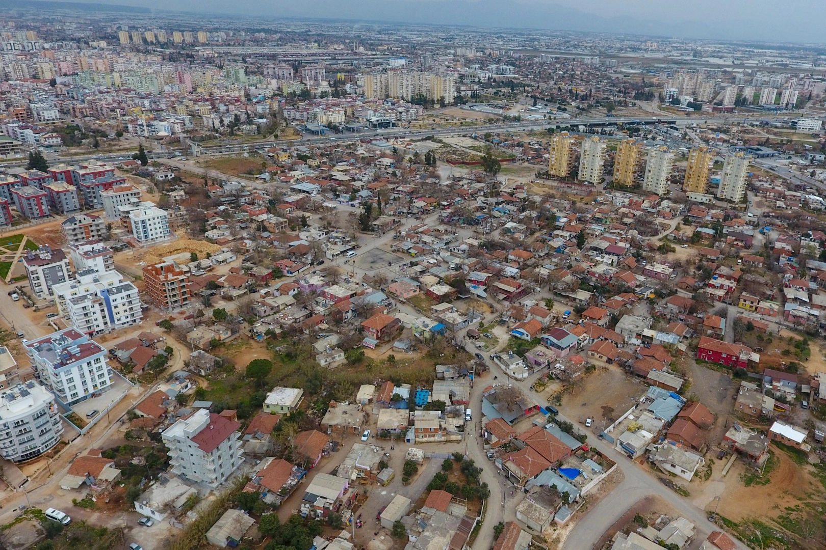 Antalya'da su&ccedil;un g&ouml;lgesindeki &ccedil;ocuklara destek hamlesi