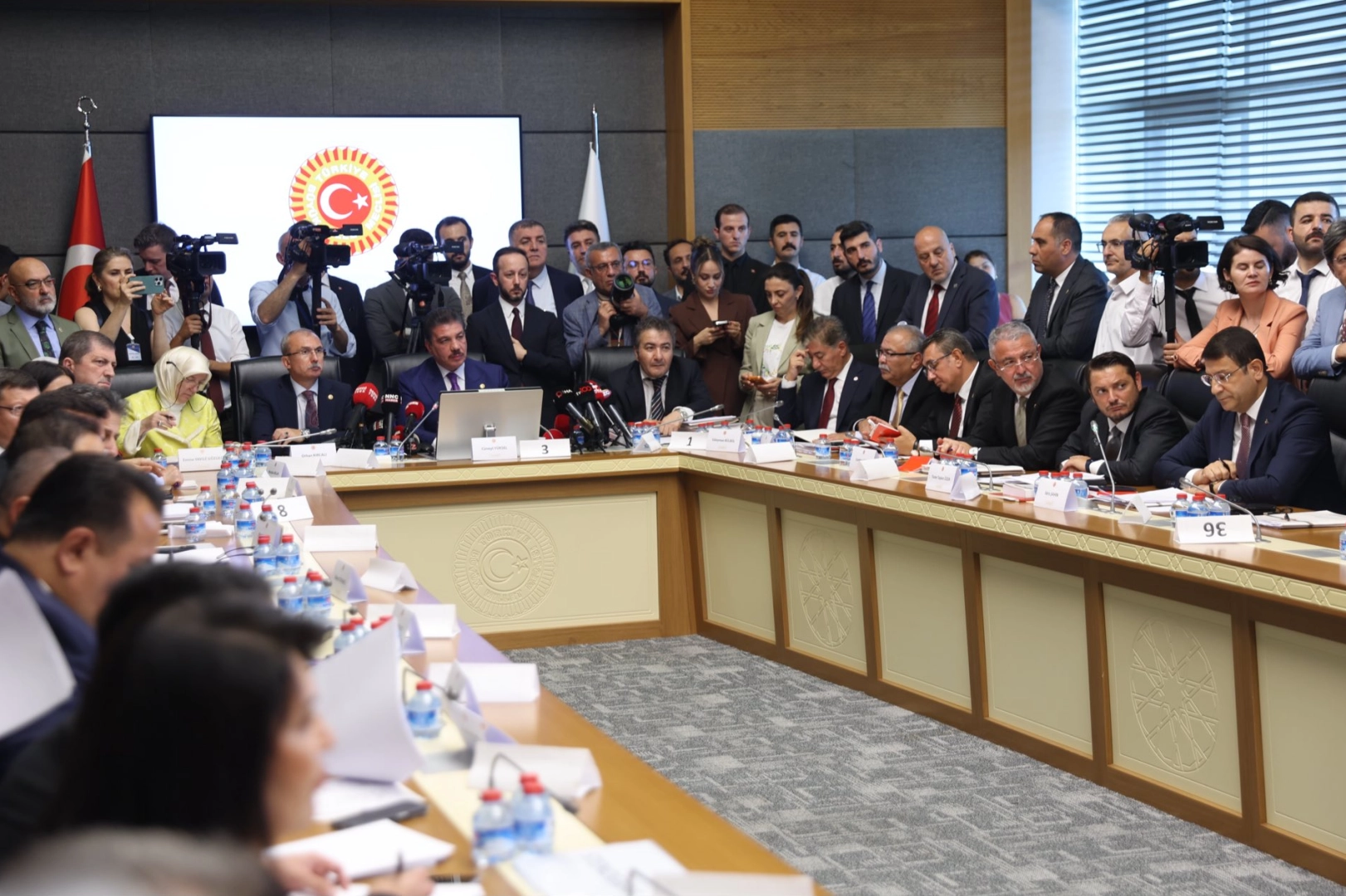 Ter&ouml;rs&uuml;z T&uuml;rkiye yasa teklifi komisyondan ge&ccedil;ti