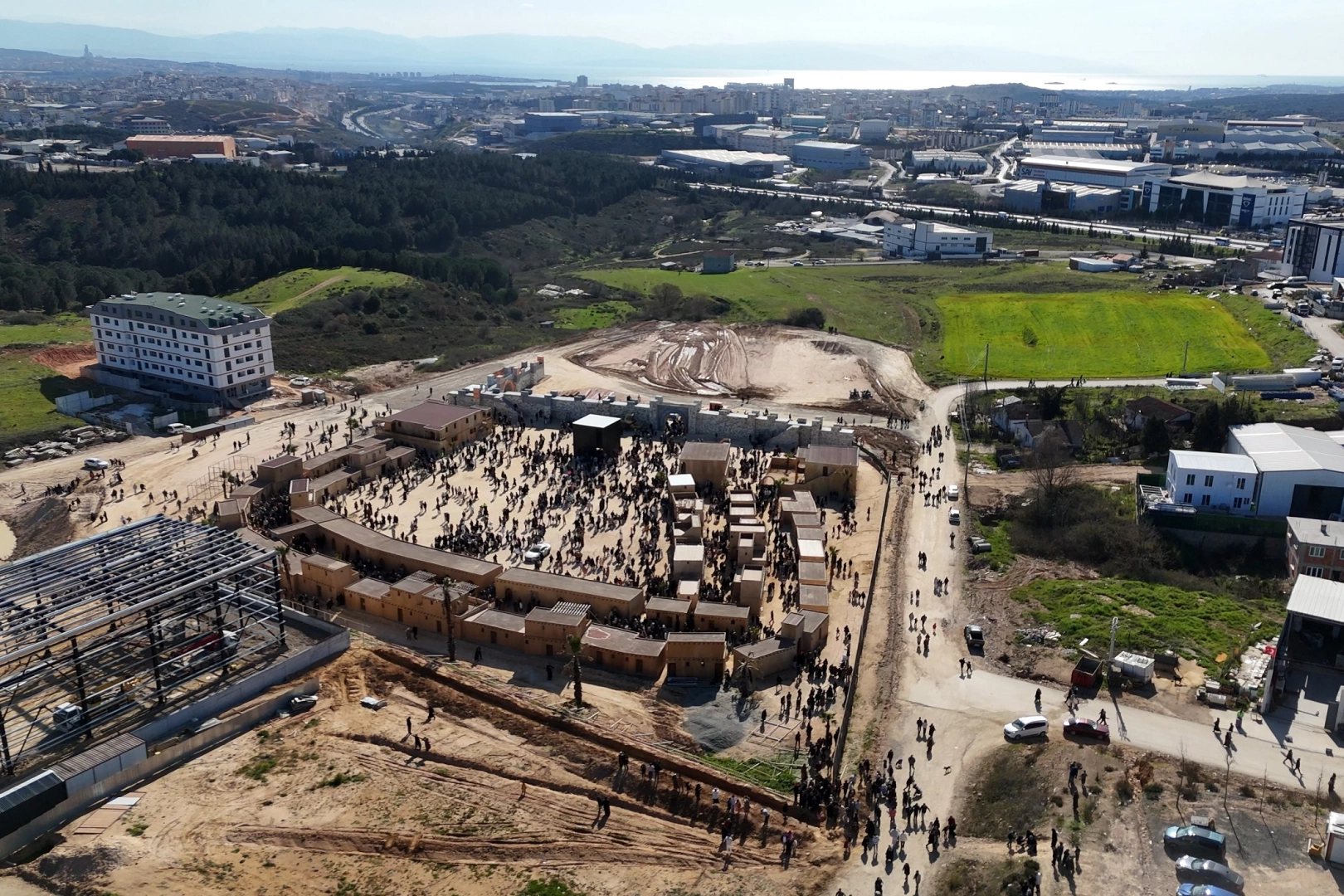 &Ccedil;ayırova Mekke Film Platosu, ziyaret&ccedil;i akınına uğradı