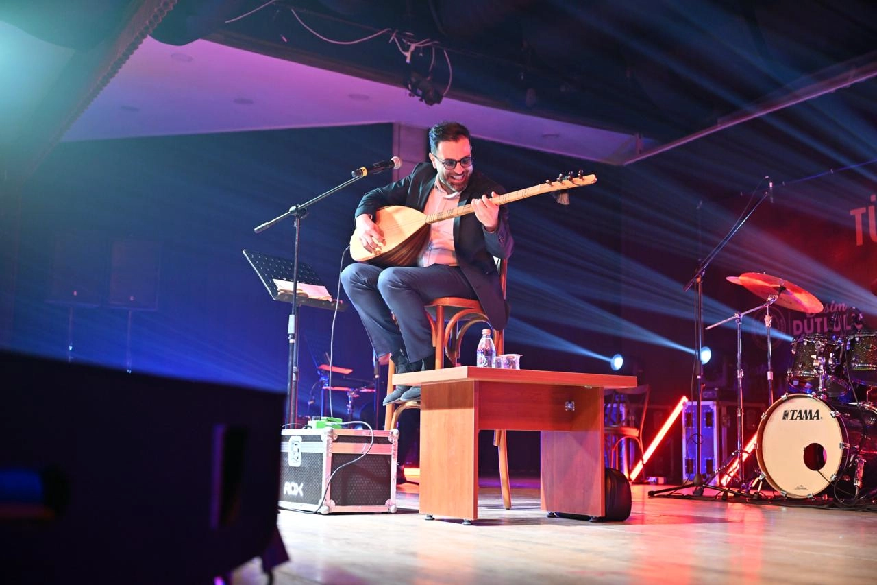 Manisa&rsquo;da İsmail Altunsaray ile t&uuml;rk&uuml; dolu gece