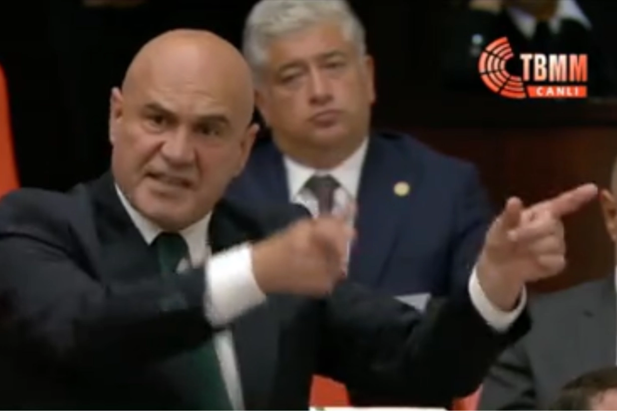 Turhan &Ccedil;&ouml;mez hakkında 'halkı yanıltıcı bilgiyi yayma' soruşturması