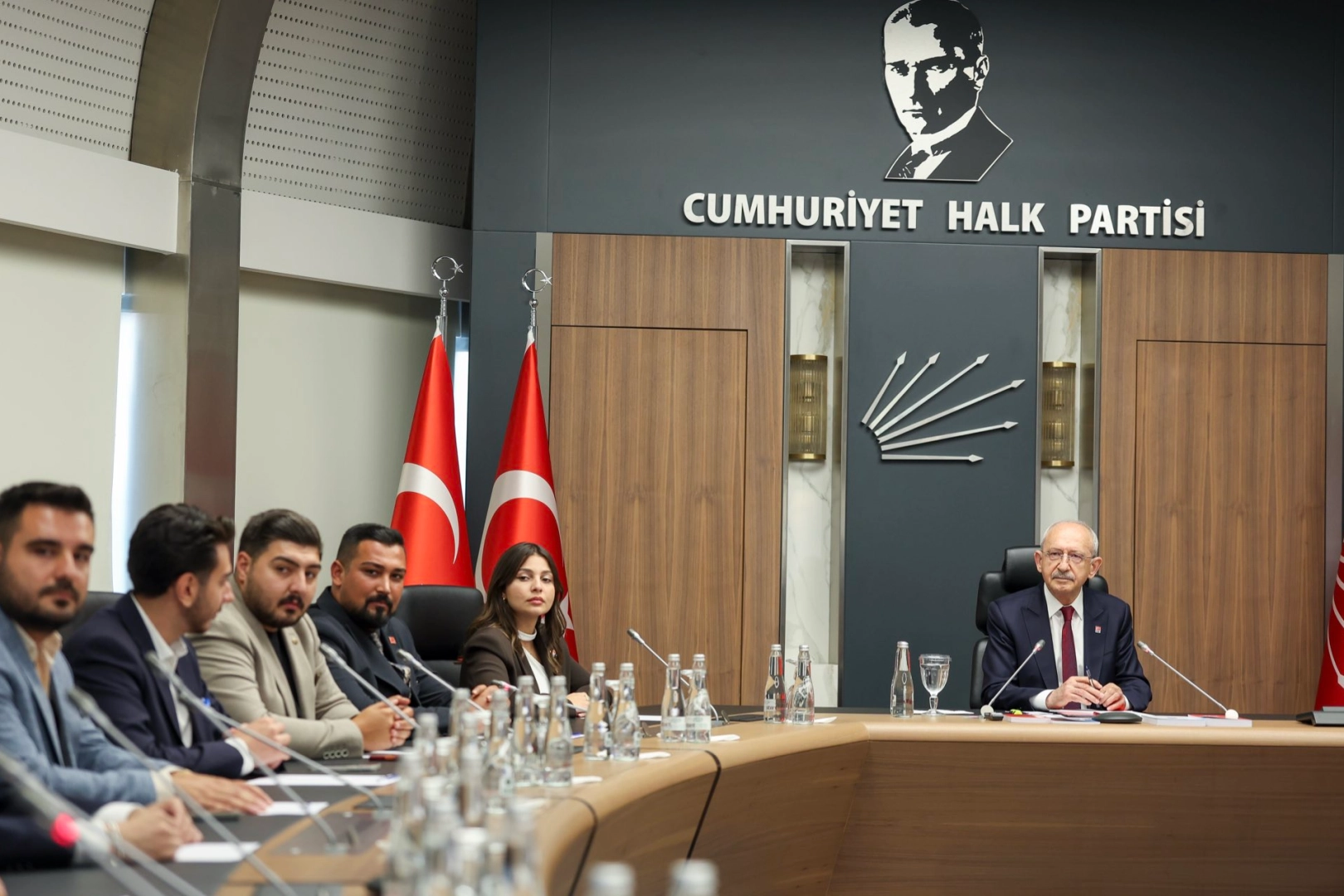 Kılı&ccedil;daroğlu, CHP Gen&ccedil;lik Kolları y&ouml;netimiyle buluştu