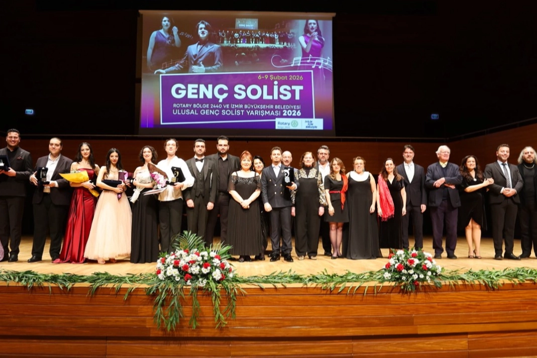 İzmir'de Gen&ccedil; Solist Yarışması&rsquo;nda &ouml;d&uuml;ller sahiplerini buldu
