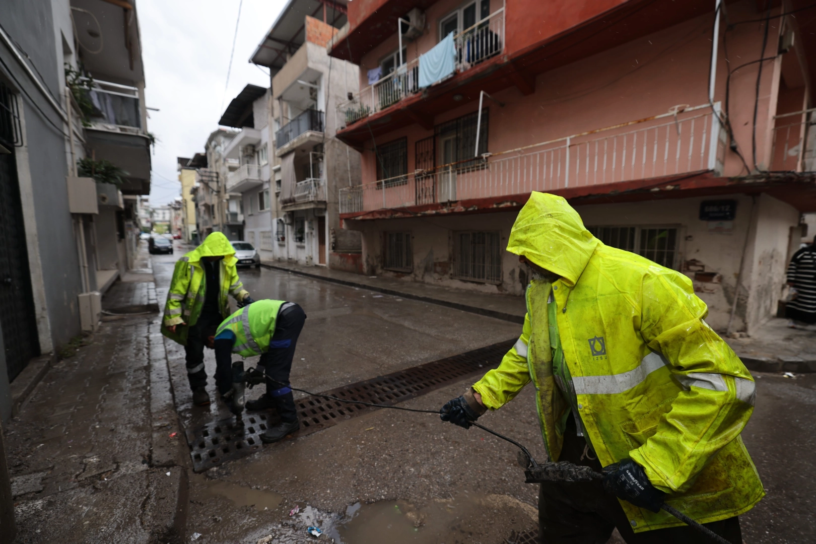 İZSU, İzmir’de kuvvetli yağışlara karşı acil durum planını devreye aldı