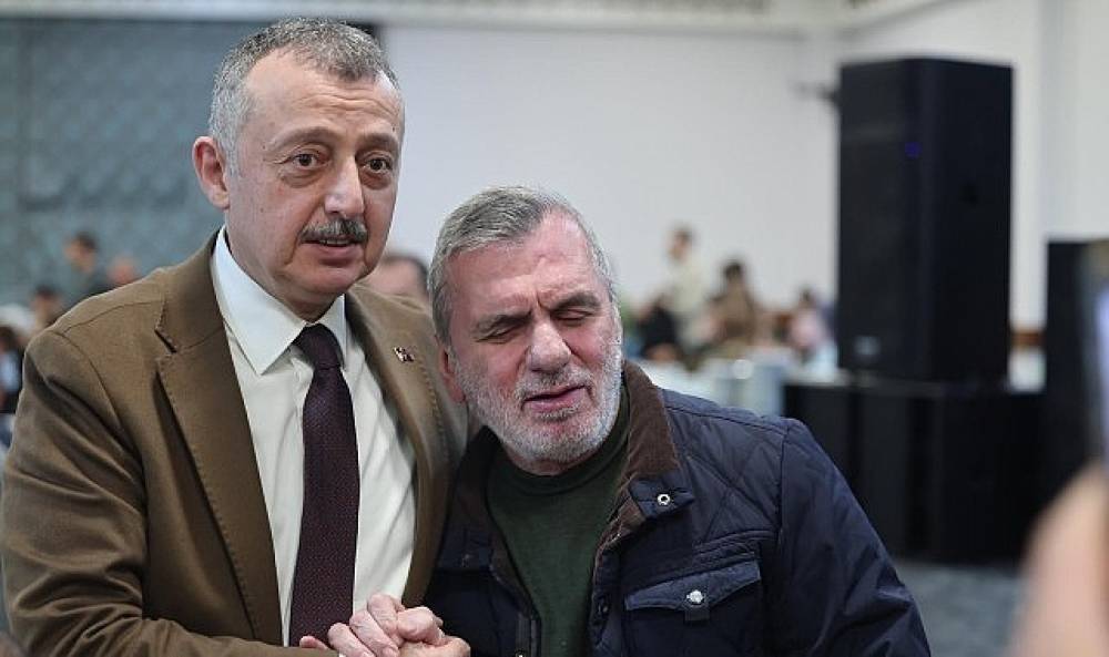 Başkan B&uuml;y&uuml;kakın'ın, pazarcı esnafıyla yaptığı iftara yoğun katılım