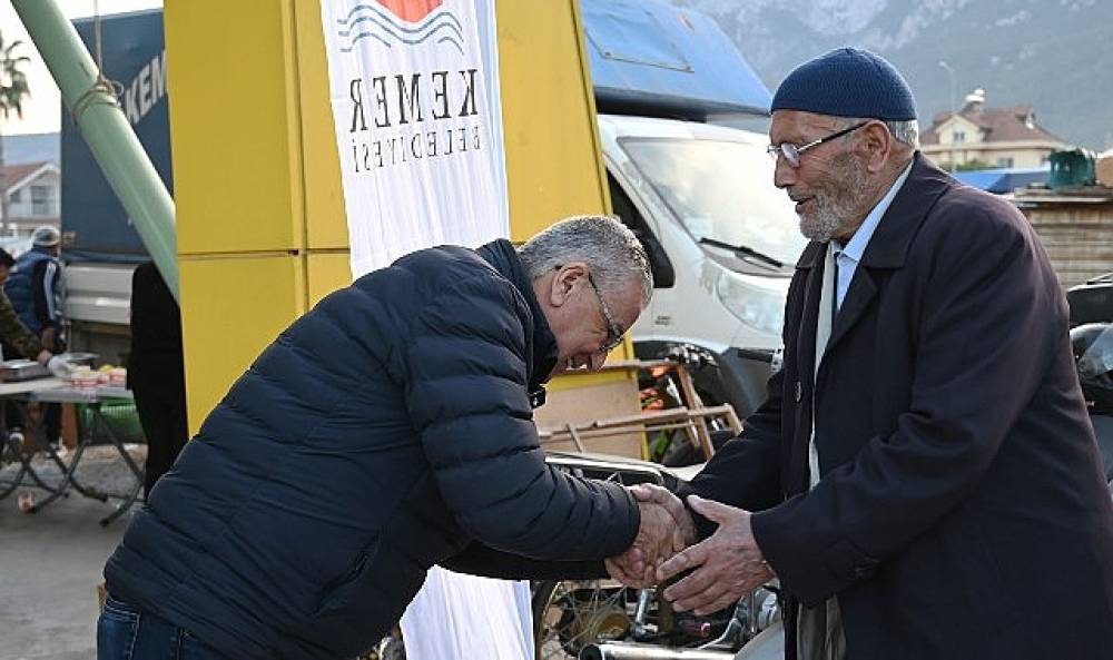 Başkan Topaloğlu'ndan Arslanbucak'ta iftar 