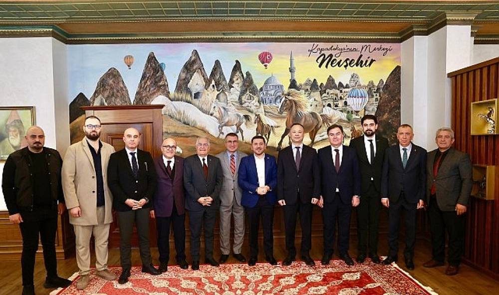 Kırgızistan Ankara B&uuml;y&uuml;kel&ccedil;isi Kazakbayev, Belediye Başkanı Arı'yı Ziyaret Etti