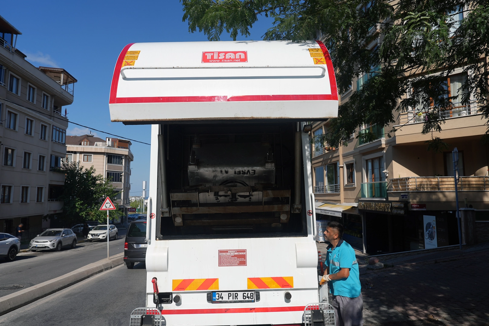 İstanbul Maltepe'de toplu temizlik &ccedil;alışması