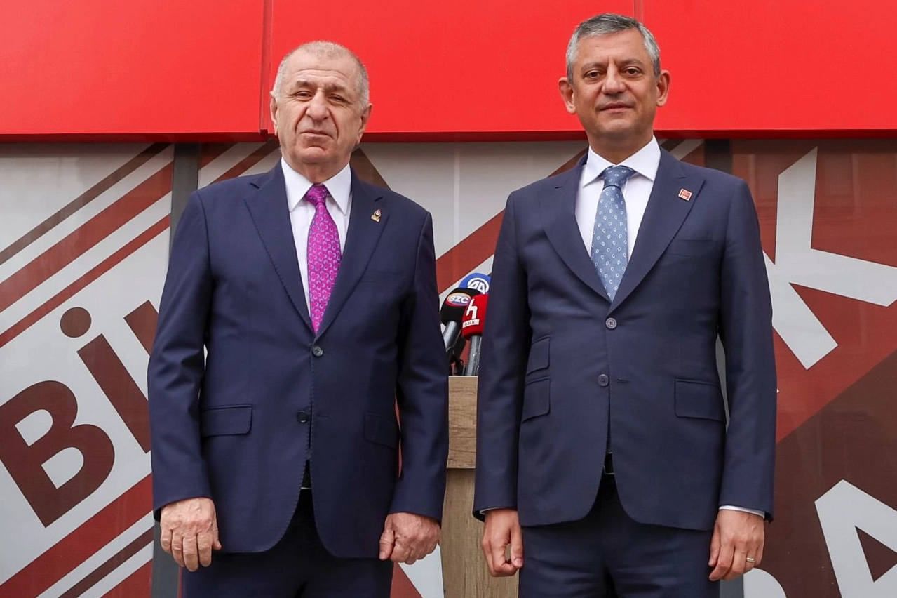 &Ouml;zg&uuml;r &Ouml;zel, &Uuml;mit &Ouml;zdağ ile g&ouml;r&uuml;şt&uuml;... &ldquo;Ara se&ccedil;im yapılsın&rdquo; &ccedil;ağrısı yinelendi