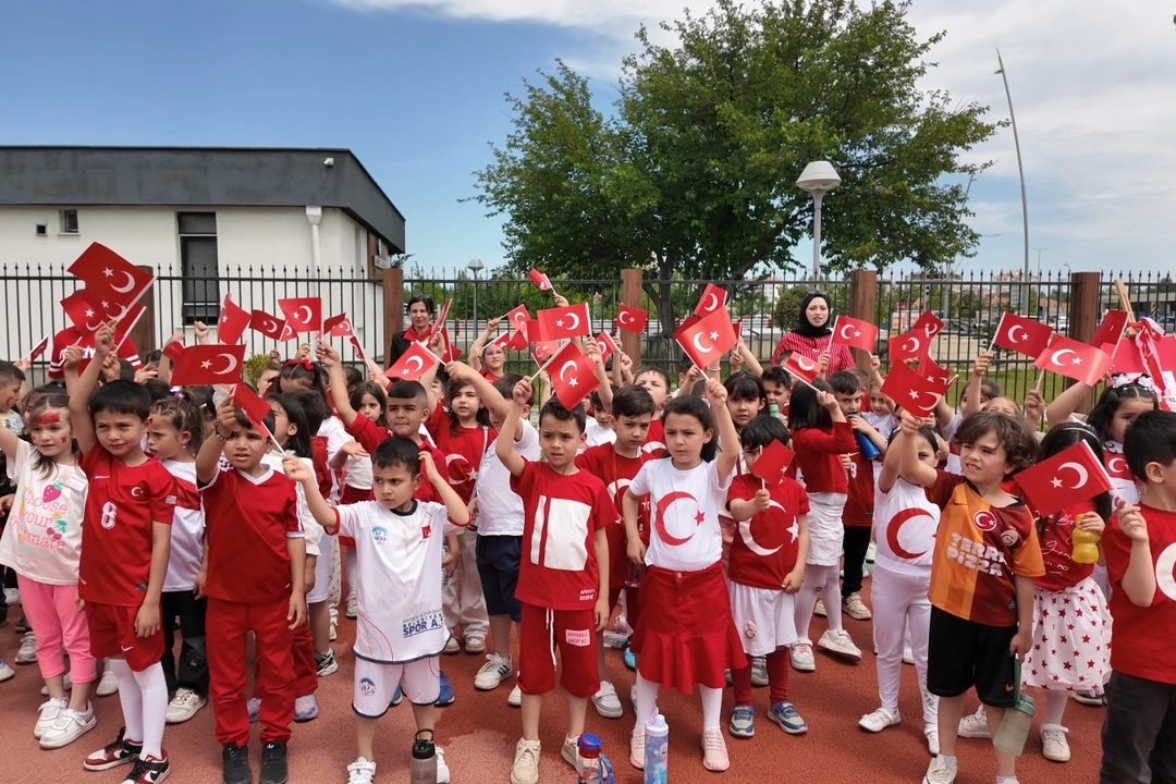 Kayseri B&uuml;y&uuml;kşehir &Ccedil;ocuk K&uuml;t&uuml;phanesi miniklerinden Milli Takım'a destek