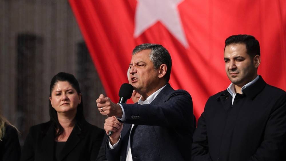 CHP Genel Başkanı &Ouml;zel&rsquo;den Erdoğan ve Bah&ccedil;eli&rsquo;ye emekli maaşı &ccedil;ağrısı 