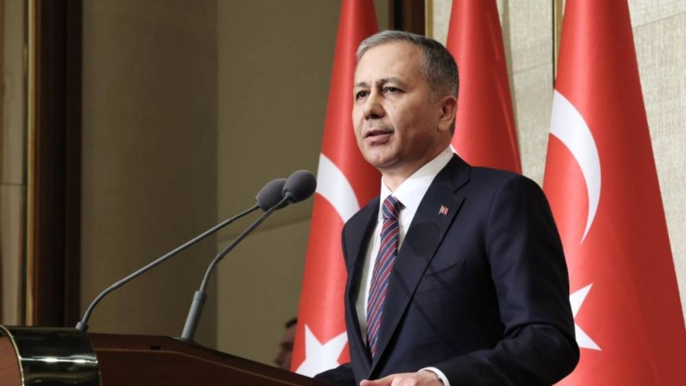 Bakan Yerlikaya: ‘Makas atan, tehlikeli şekilde şerit değiştiren sürücü yakalandı’  