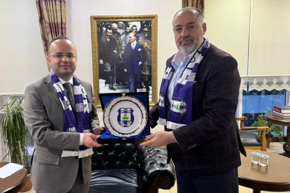 Artvin Hopaspor'dan Kaymakam Arslant&uuml;rk&rsquo;e ziyaret