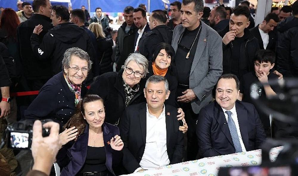 Manisa'da İftar Bereketi Binlerce Vatandaş Aynı Sofrada Buluştu