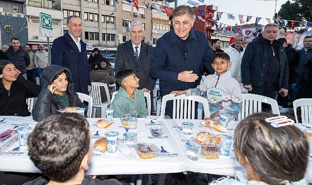 Bergama'nın iftar sofrası Tıp Bayramı'nda doktor başkanları buluşturdu