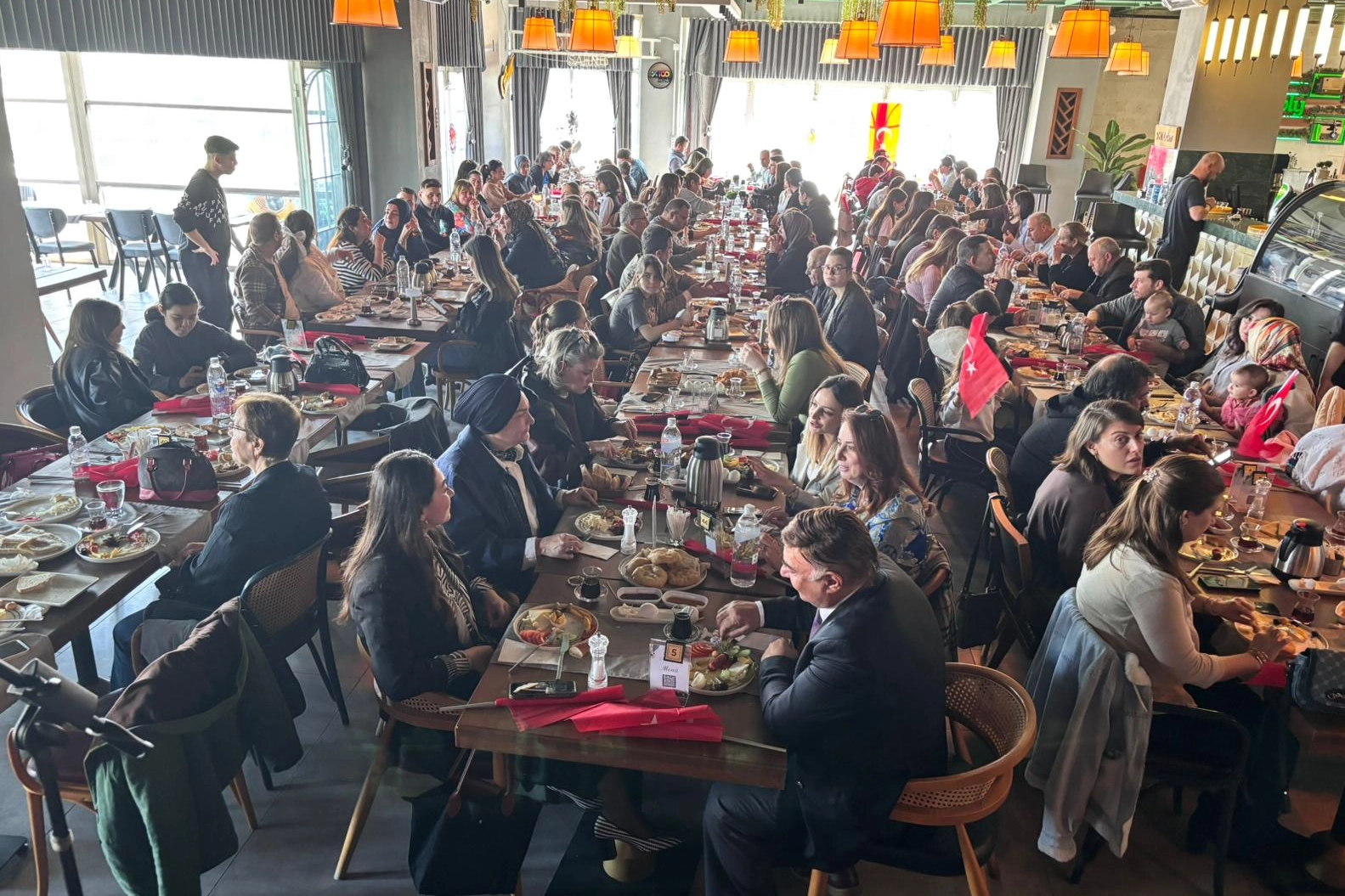 Edirne'de sağlık &ccedil;alışanları kahvaltıda buluştu