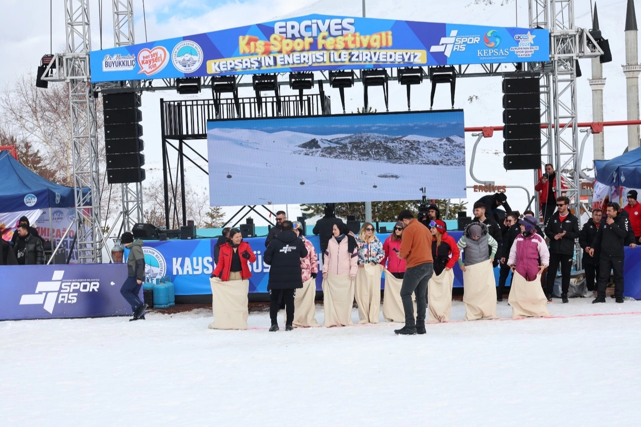 Kayseri Erciyes'te ziyaret&ccedil;i sayısı 3 milyonu ge&ccedil;ti