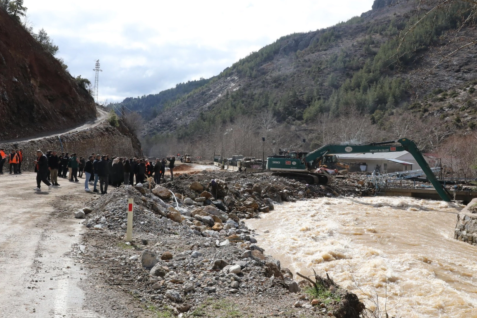Adana&rsquo;daki taşkın sonrasında yerine hasar tespit