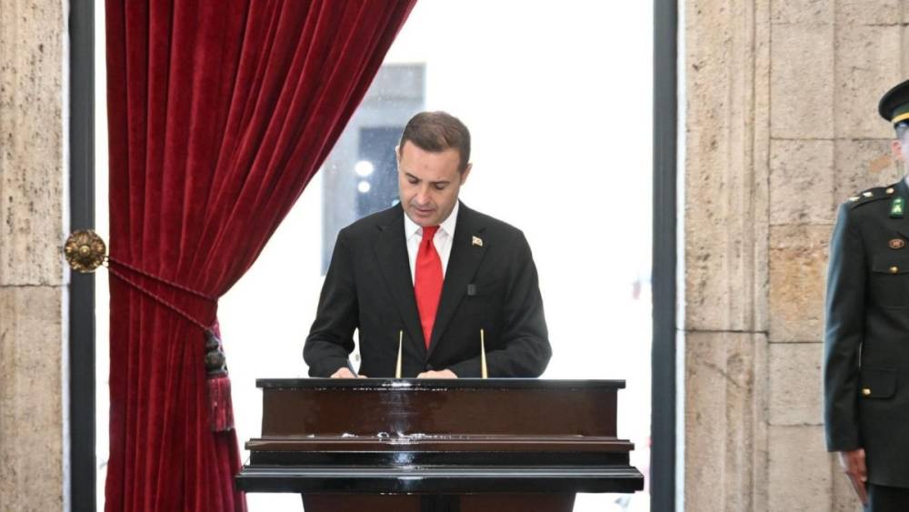 Ahmet Akın&rsquo;dan &lsquo;AK Parti&rsquo;ye ge&ccedil;ecek&rsquo; iddialarına sert yanıt 