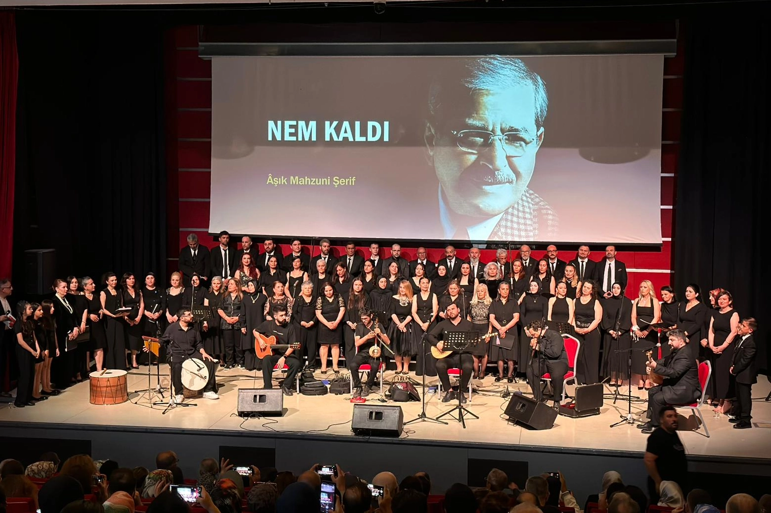 Kocaeli Gebze&rsquo;de T&uuml;rk Halk M&uuml;ziği konserine yoğun ilgi