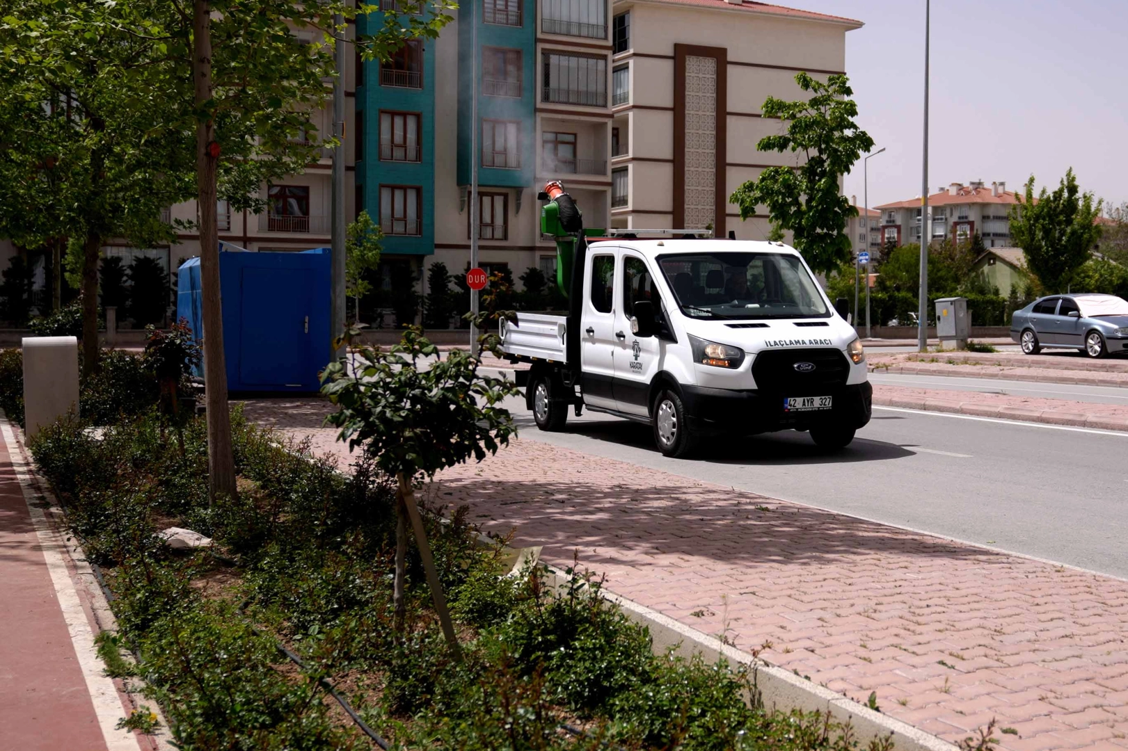 Konya Karatay&rsquo;da kurban bayramı &ouml;ncesi ila&ccedil;lama mesaisi