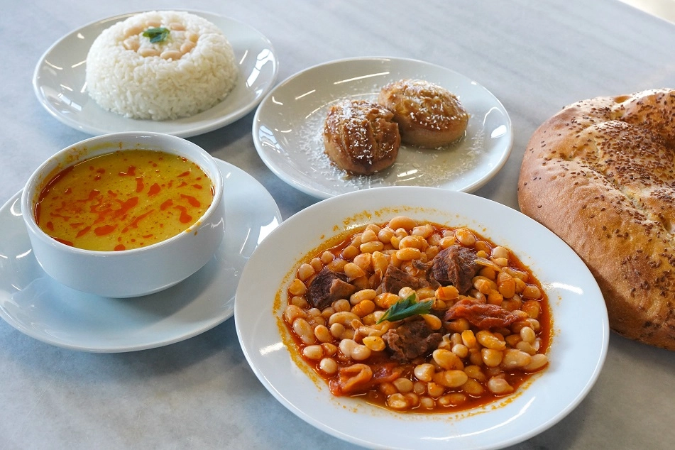 Beylikd&uuml;z&uuml;'nde bereket sofralara taşınıyor