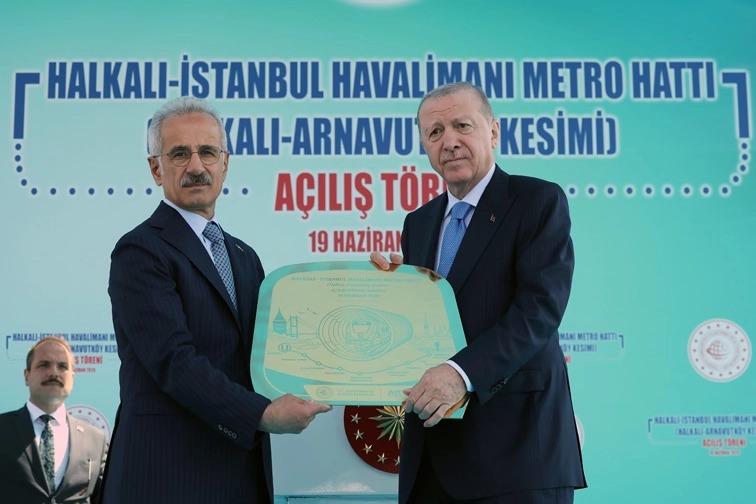 Halkalı-Arnavutk&ouml;y metro hattı a&ccedil;ıldı... T&uuml;rkiye ulaşımda hızlanıyor
