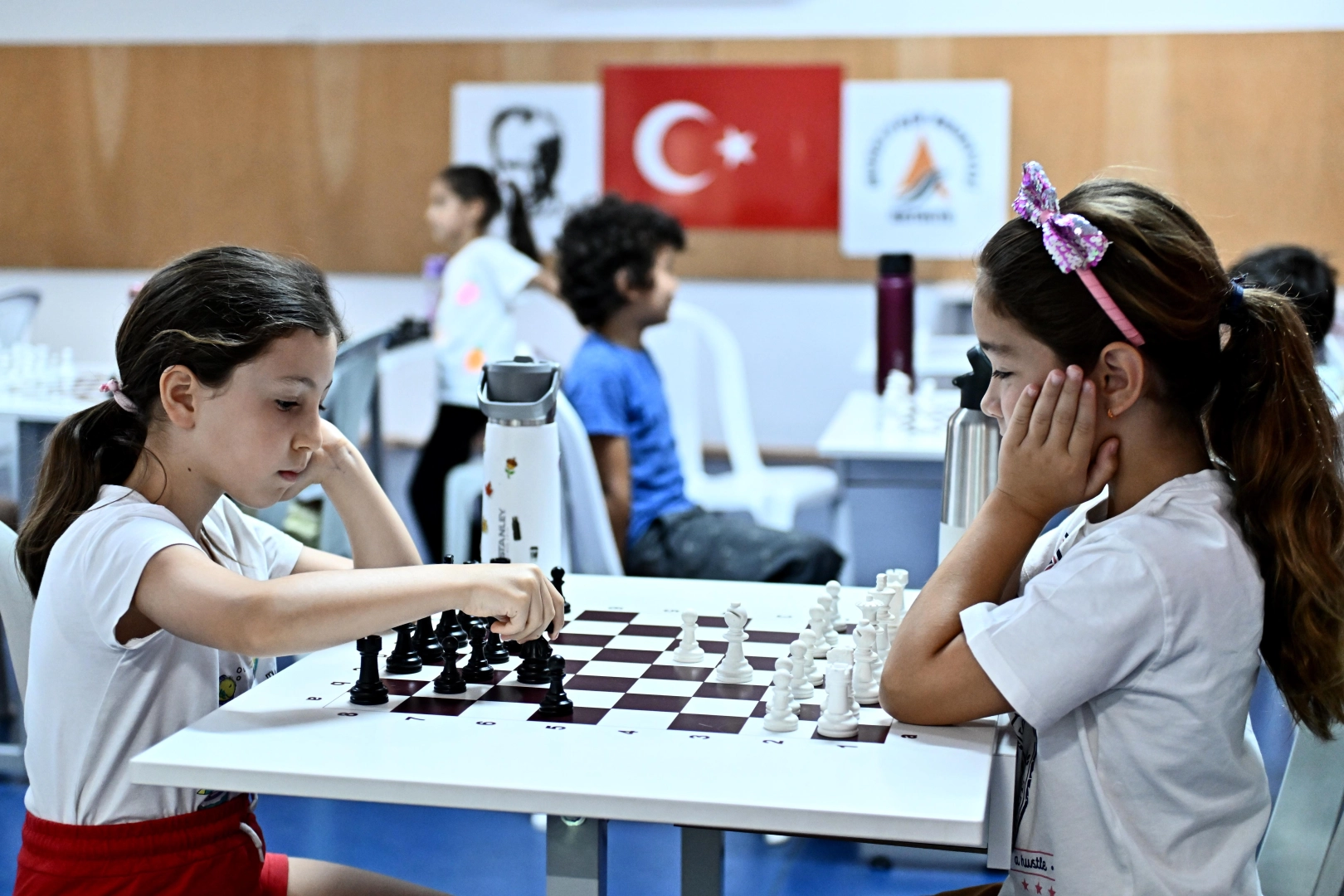 Muratpaşa&rsquo;da satran&ccedil; eğitimiyle &ccedil;ocuklar turnuvalara hazırlanıyor