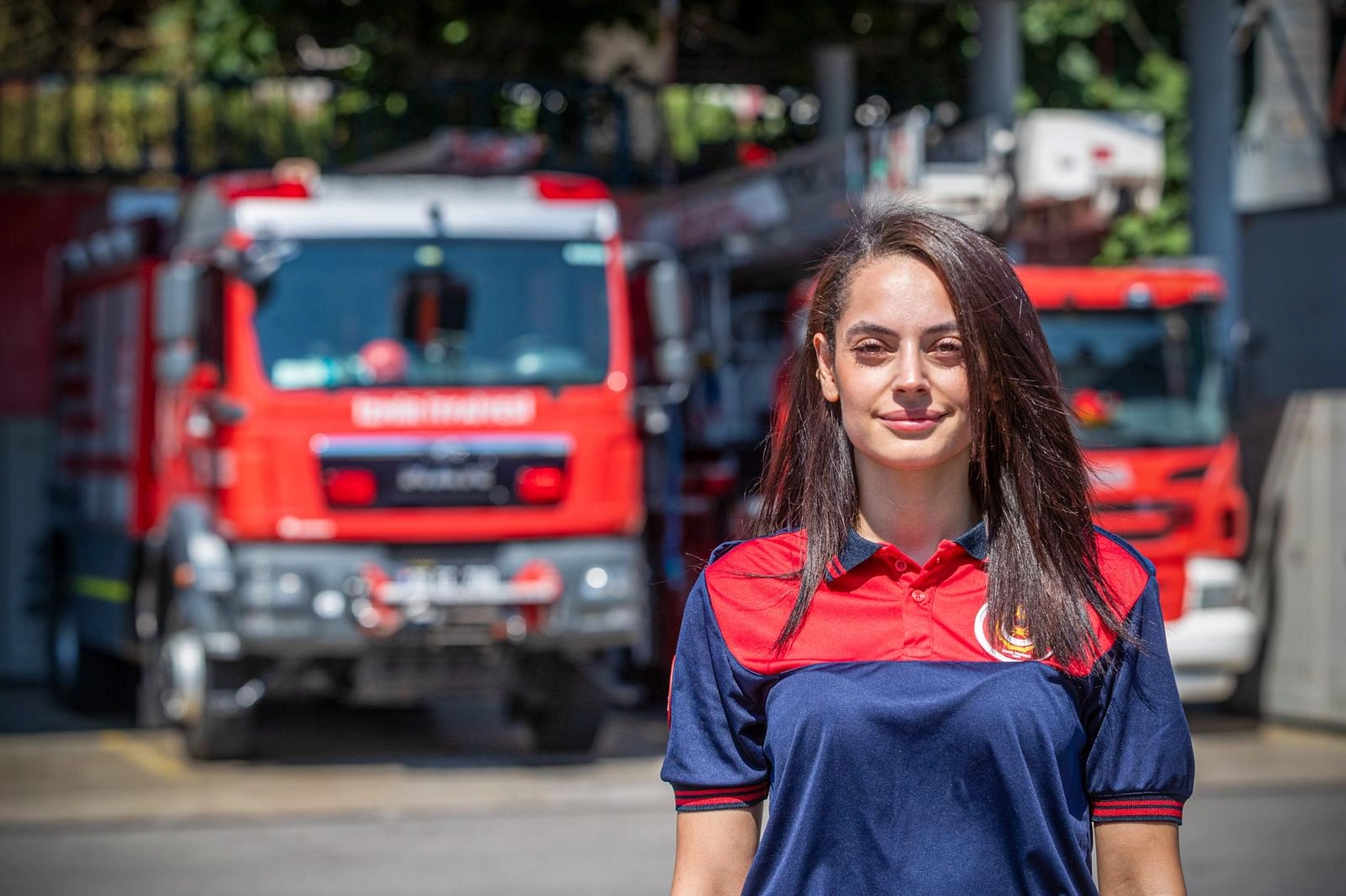 İzmir İtfaiyesi&rsquo;nin ilk kadın şof&ouml;r&uuml;