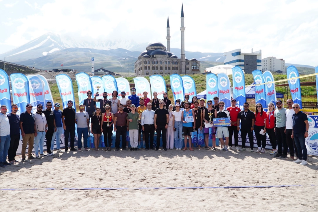 Erciyes Plaj Voleybolu Turnuvası b&uuml;y&uuml;k heyecan yaşattı