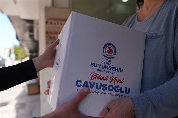 Denizli B&uuml;y&uuml;kşehir ile ramazan bereketi kapı kapı yayılıyor