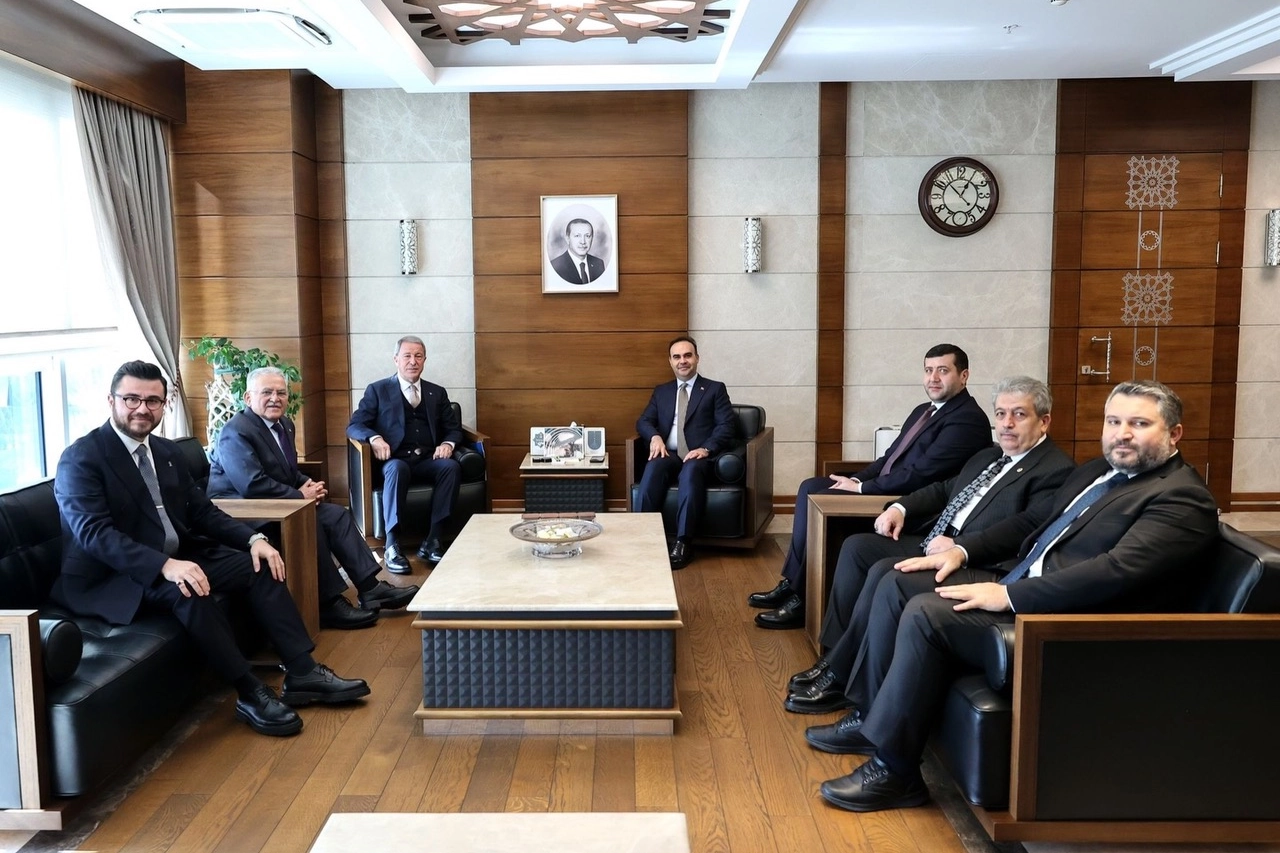 Memduh B&uuml;y&uuml;kkılı&ccedil;'tan Bakan Kacır'a ziyaret