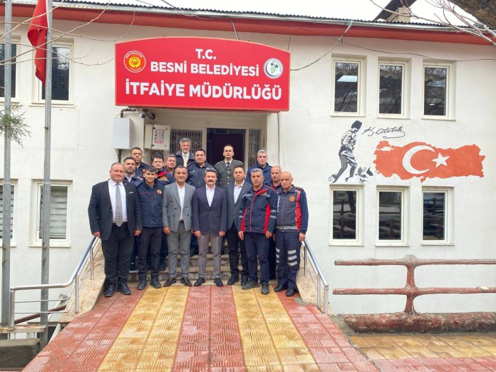 Besni Kaymakamı Şehit ailelerine bayram ziyareti ger&ccedil;ekleştirdi 