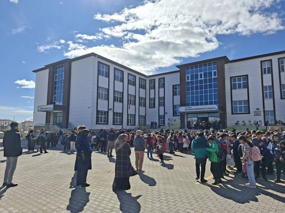 Pazartesi okul var mı, okullar ne zaman a&ccedil;ılıyor? Bayram tatili ne zaman bitiyor! 