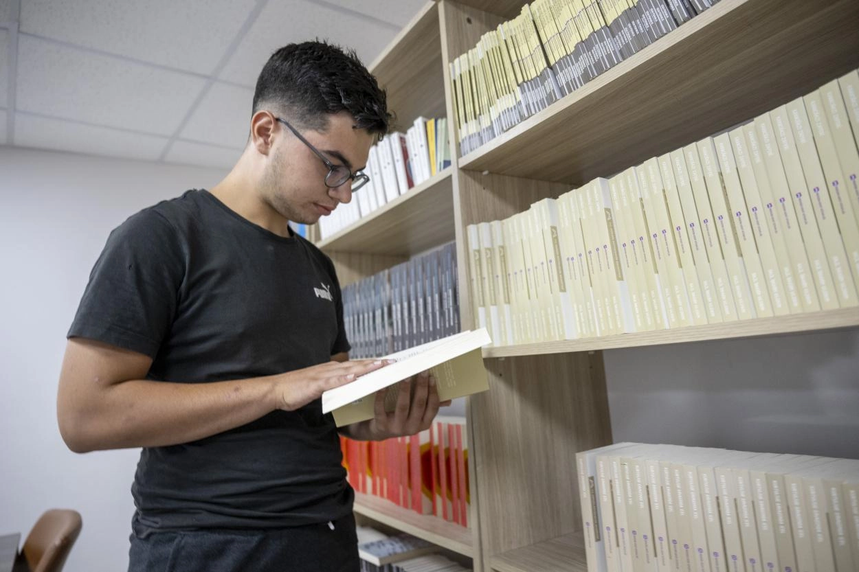 Mersin&rsquo;de dijital k&uuml;t&uuml;phane d&ouml;nemi başladı