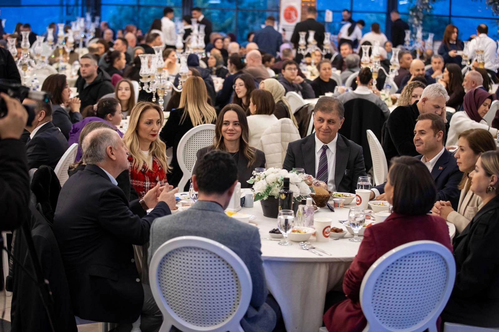 İzmir&rsquo;de Balıkesirliler iftarda buluştu